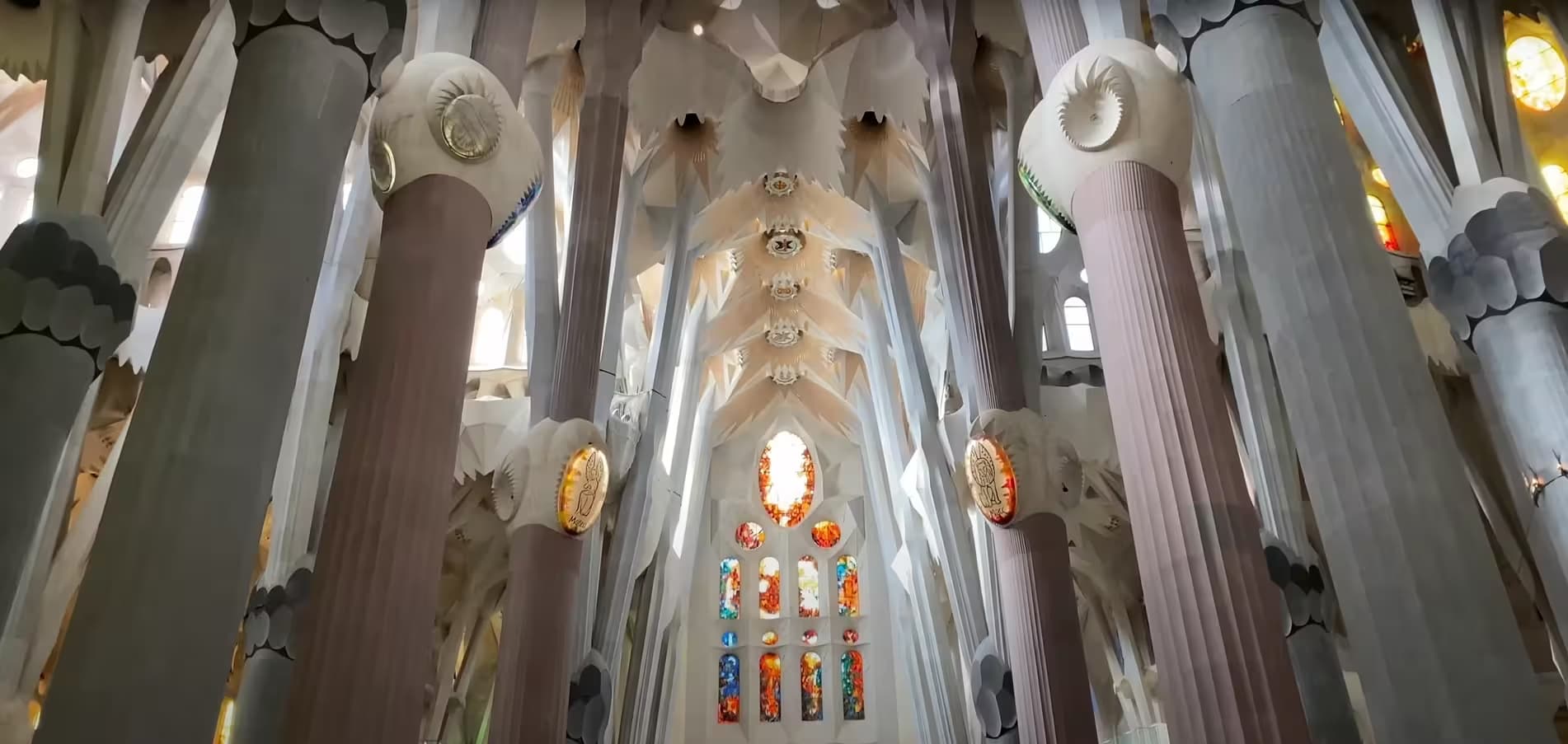 Sagrada Familia architectural elements and design