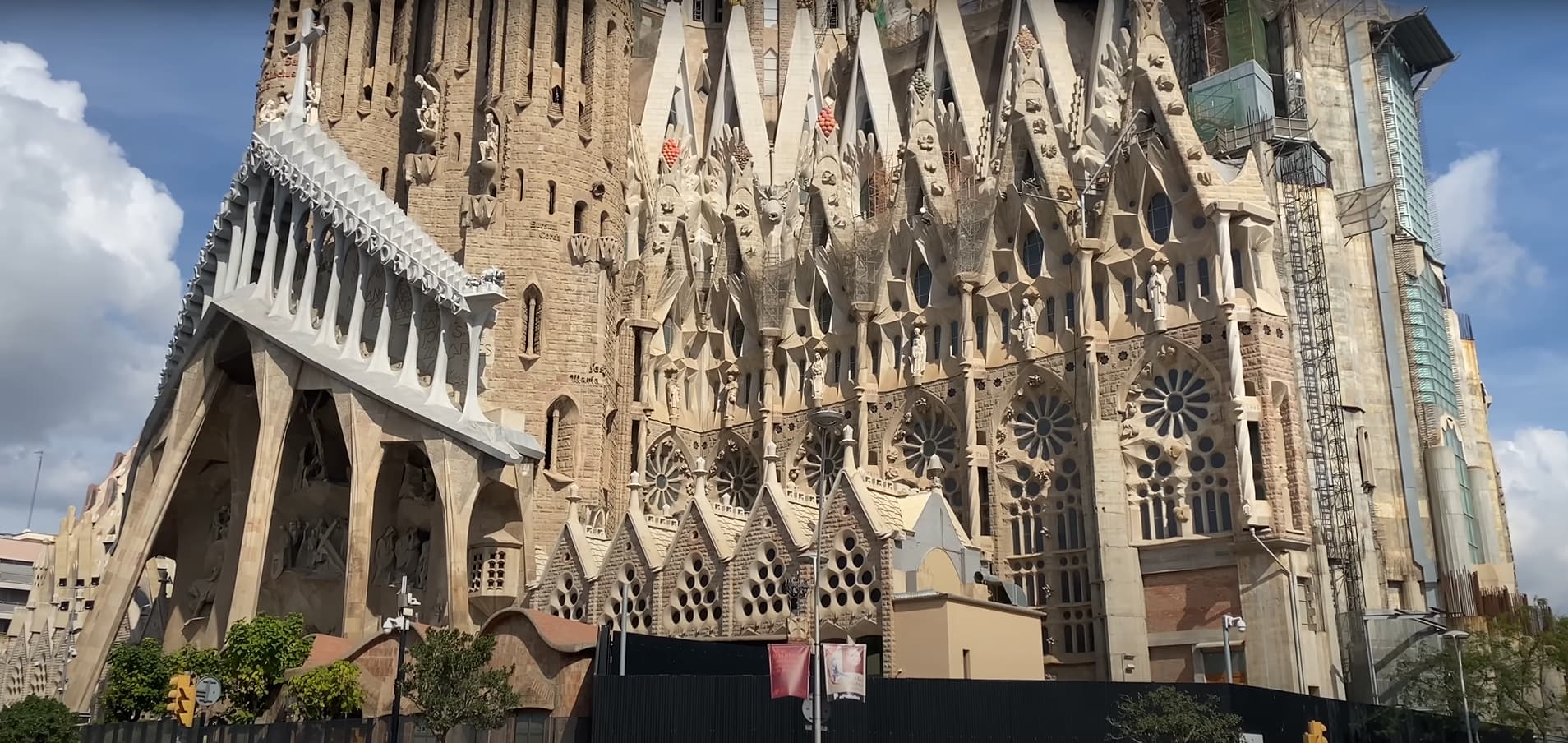 Sagrada Familia interior columns and ceiling